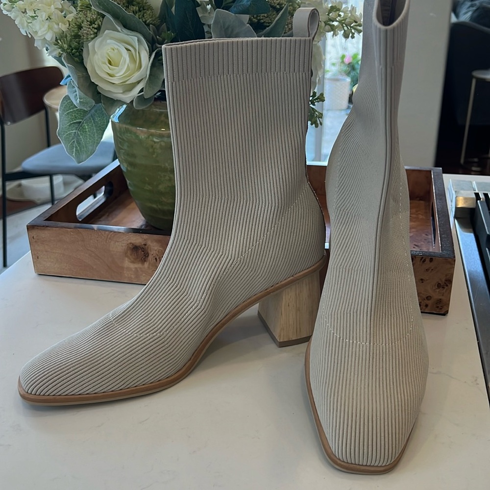 Brand New Dolce Vita Alaya Sand Knit Pull On Boot size 9.5